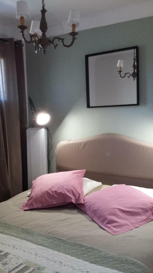 Lo Rastelie Bed and Breakfast Suze-la-Rousse Eksteriør billede